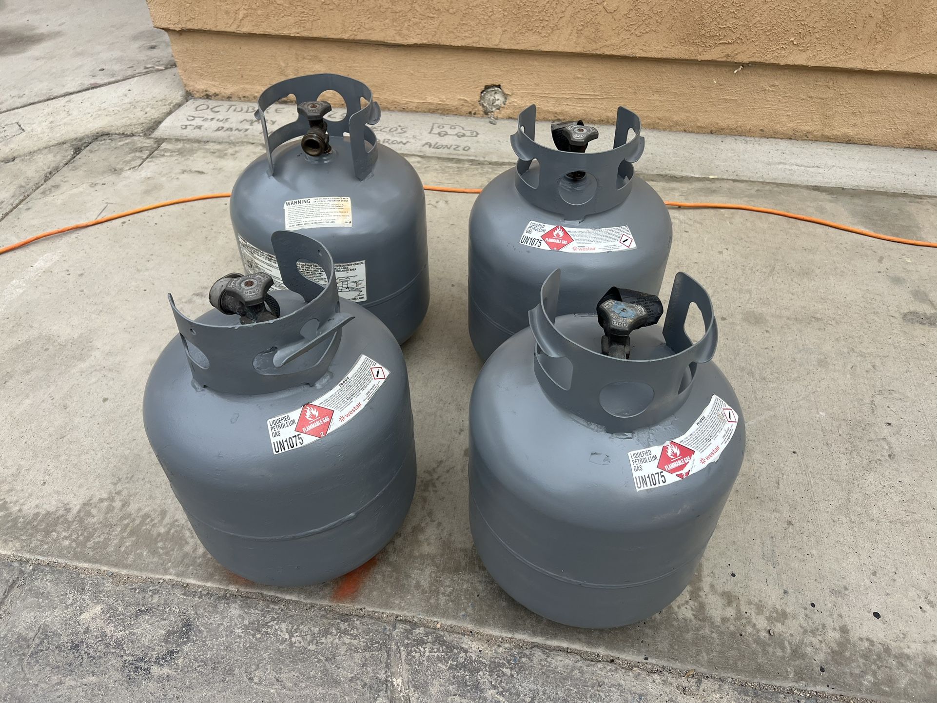 4 Propane Tanks All Full $45 Each