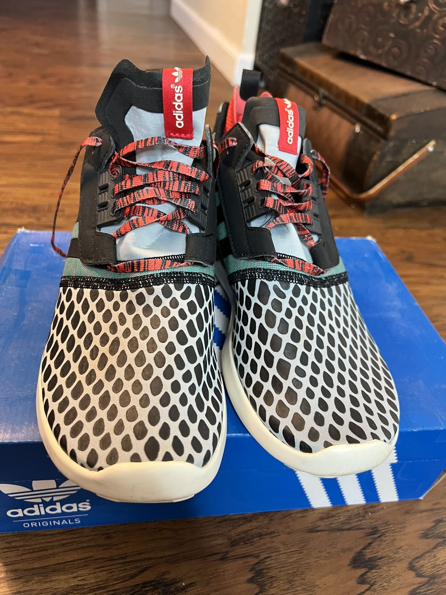 Adidas  Men's / Shoes 