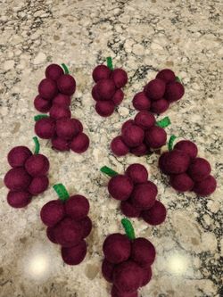 FELTED GRAPES CLUSTERS SET OF 10