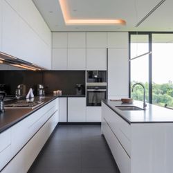 Custom Kitchen Cabinets 