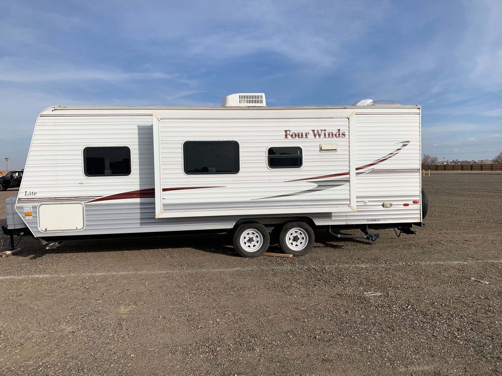 Hi I’m selling my 2008 four winds travel trailer model number 25CGS for