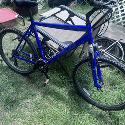 Specialized mountain bike 26” wheels bicycle 21” frame 