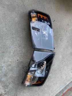 Dodge Ram 1500 headlight