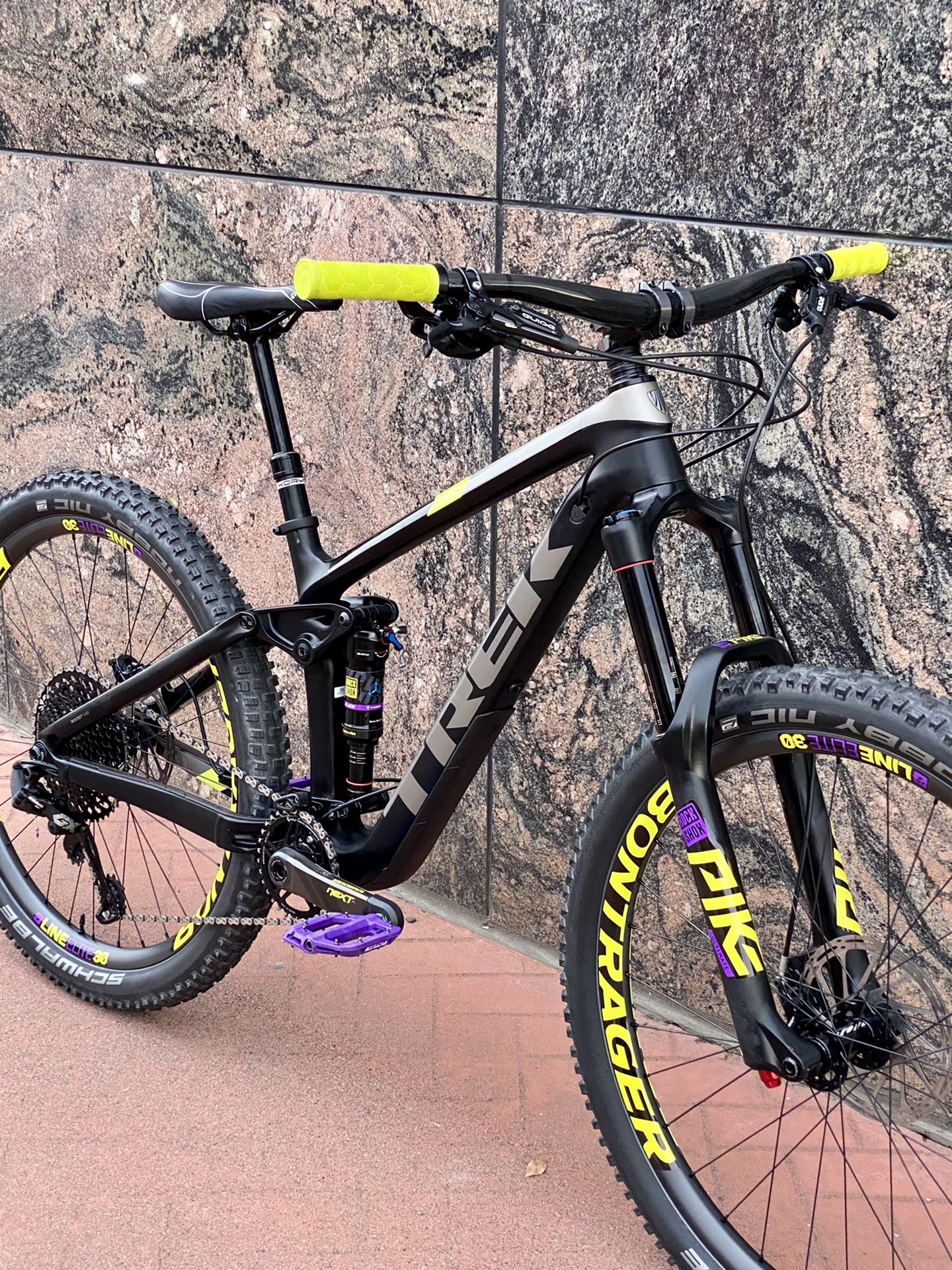 Trek Remedy 9.8 27.5, small 15.5” All carbon fiber full suspension Mountain Bike