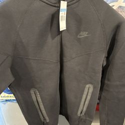 New Nike Tech Size Medium With Tags