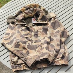 Men's camo hunting jacket.  Free Gloves / Price Negotiable 