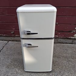 Retro Mini Fridge