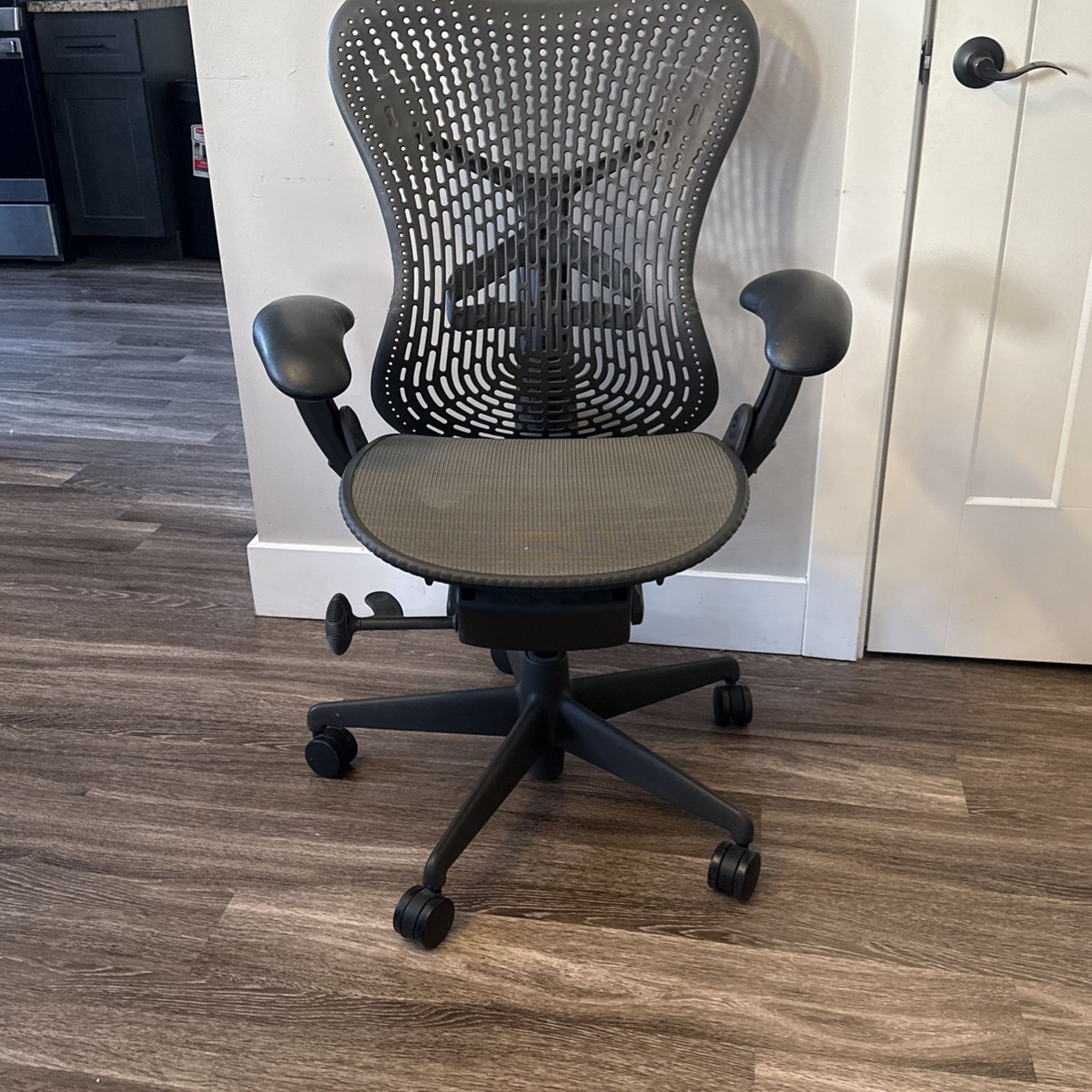 Herman Miller Mirra Office Chair - Ver. 1