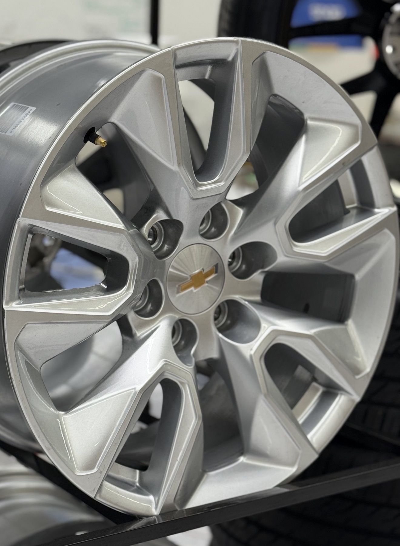 20” Chevy Snowflake Silver wheels 6x139 mm —795$ wheel exchange — Black Friday Sale 20x9