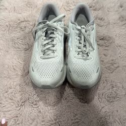 Brooks Shoes Size 7.5