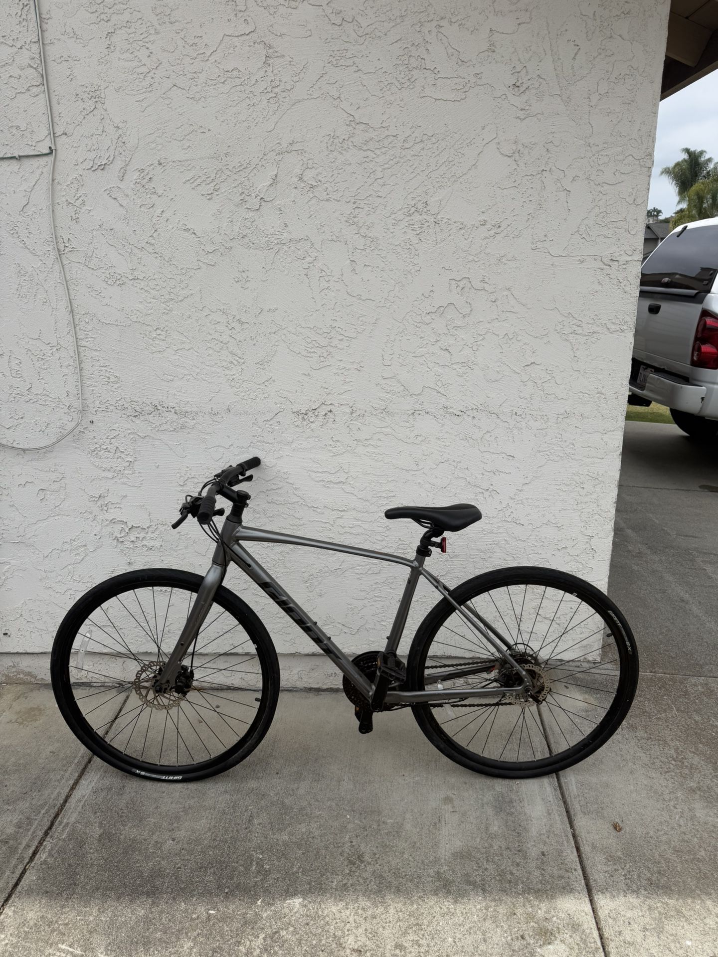 Giant Escape Hybrid Road Bike