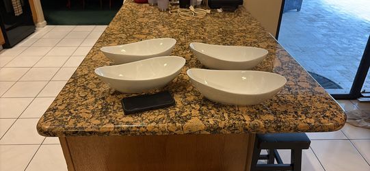 •NEW NEVER USED• 4 Porcelain Serving Dishes