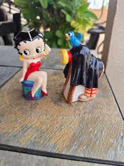Betty Boop "Posing for Picture" salt and pepper shakers