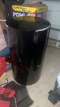 Pedestal With Cover