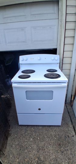 GE Electric Range (Stove/Oven) - Can Deliver