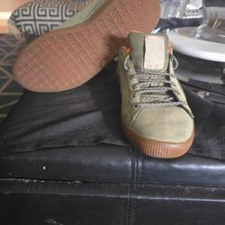 Puma NAVY Green Low TOPS WITH ORANGE ACCENTS MEN Size 7