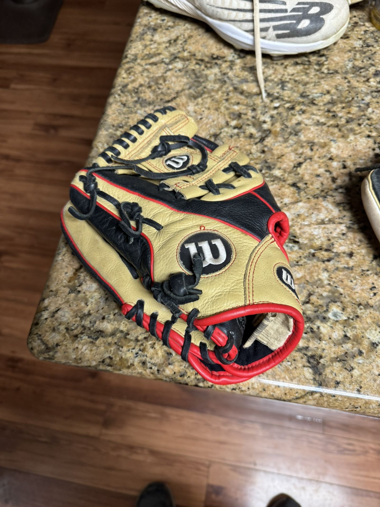 Wilson A500 Left Hand Throw glove 11”