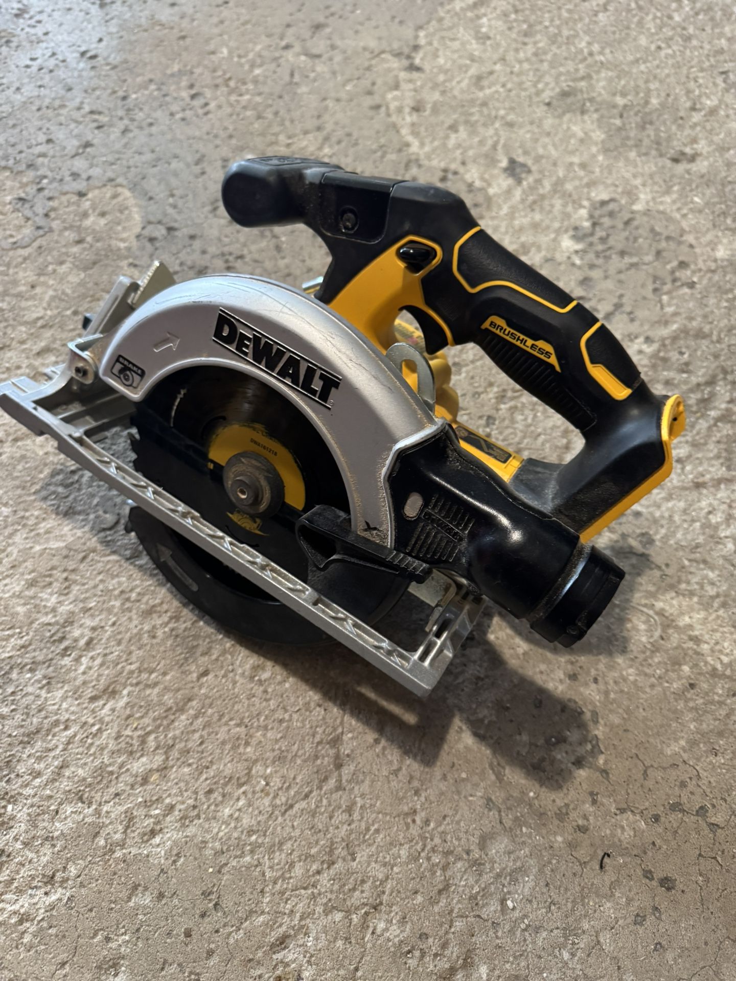 Dewalt 20 volt XR Circular Saw 6 1/2” sidewinder with rafter hook 2024 warranty 