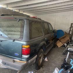 1997 Ford Explore $800/ Still Drive Mechanic Special