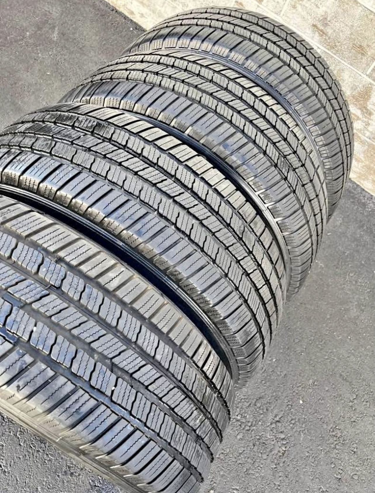 245/55/19 Michelin vendo un set de llantas usadas excelente condiciones de vida las 4 ✅🤩I am selling a set of used tires, all 4 in excellent living c