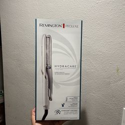 REMINGTON® PROLUXE HYDRACARE® hair straightener