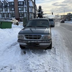 1996 Ford Explorer. 4wd  . Blue