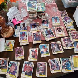 Baseball Cards Lot In 1,700 COUNT BOX