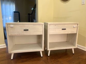 Set of 2 White Rustic Nightstands – Excellent Condition