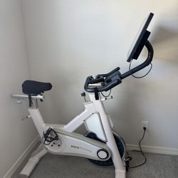 MYX Fitness Bike – Excellent Condition + Screen + Accessories