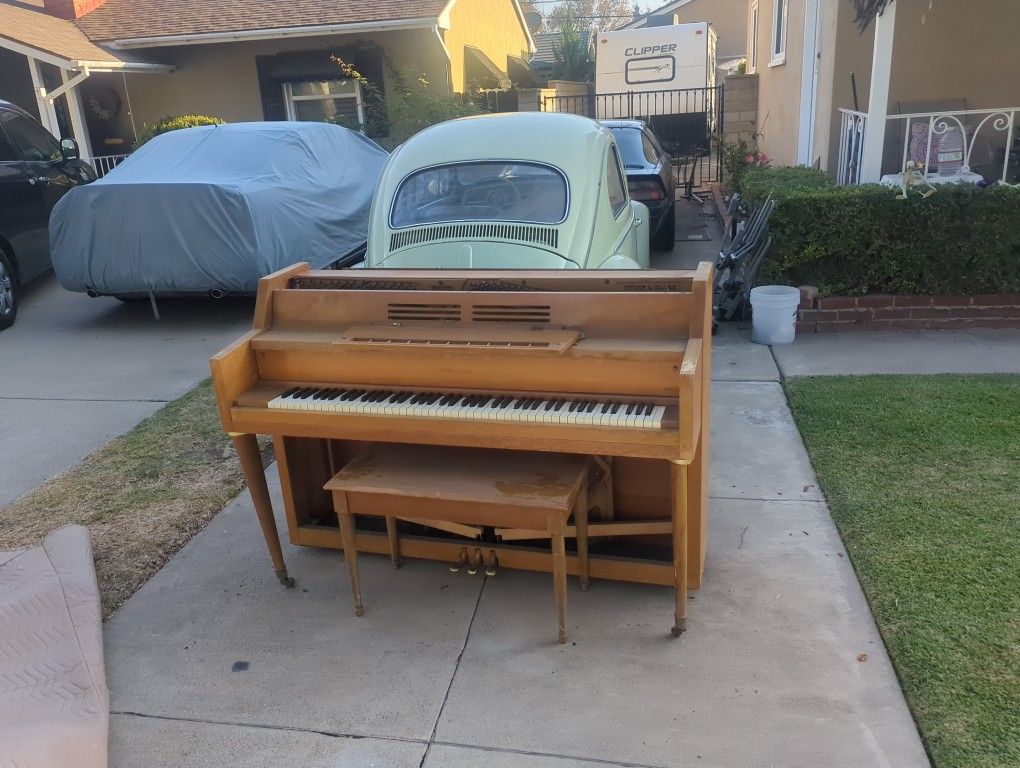 Cable-nelson Upright Vintage Piano