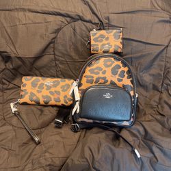 Small cheetah imprint backpack/ With two wallets