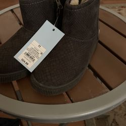 Childs Boots Size 5 Sells For $24.99 Selling For: $20.00