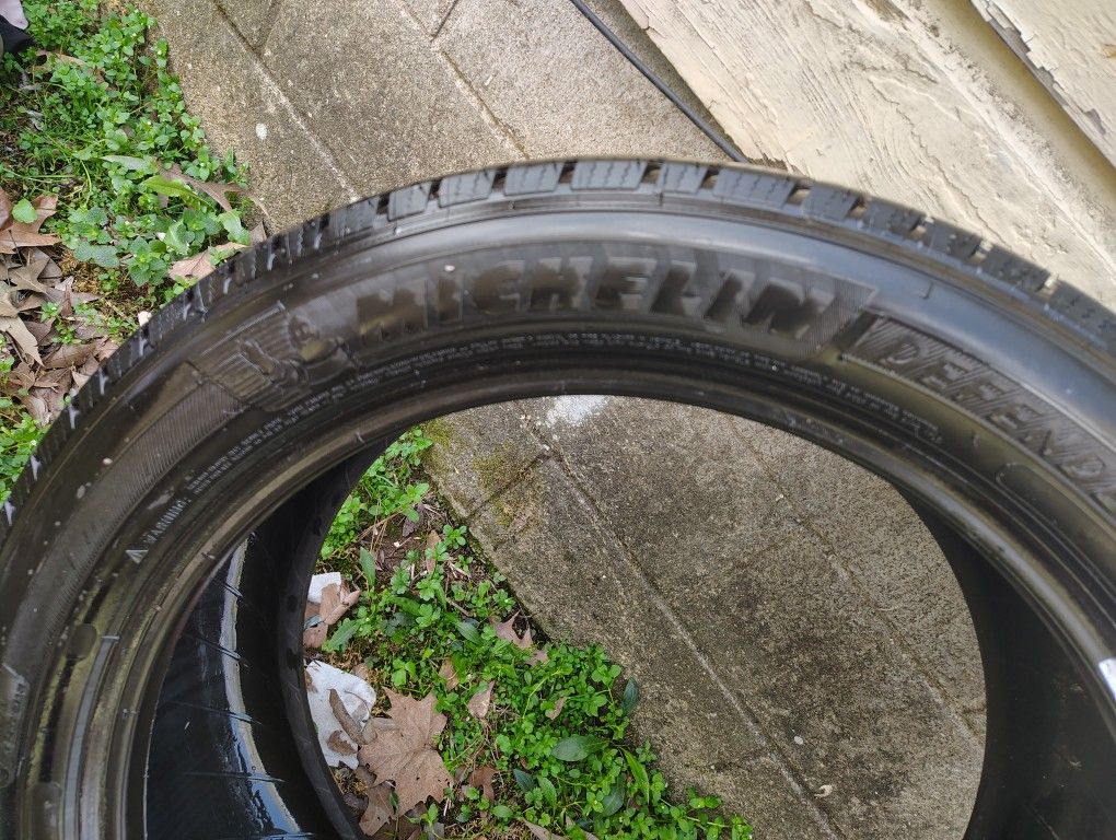 Michelin Defender 285/45R22