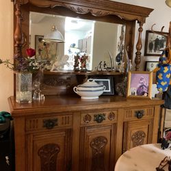 Beautiful Early 1900 English Antique Sideboard