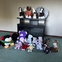 Small Stuffed Animals & Pillows 