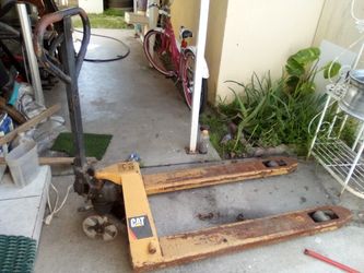 PALLET JACK BY CAT