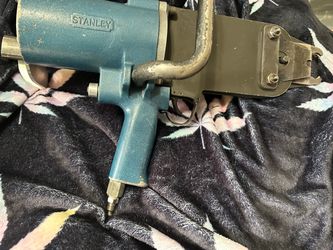 The Stanley Pneumatic Hog Ringer SC50 / SC50T, also known as the BOSTITCH, is an air nailer designed for professional use. With a nail gauge of 11,