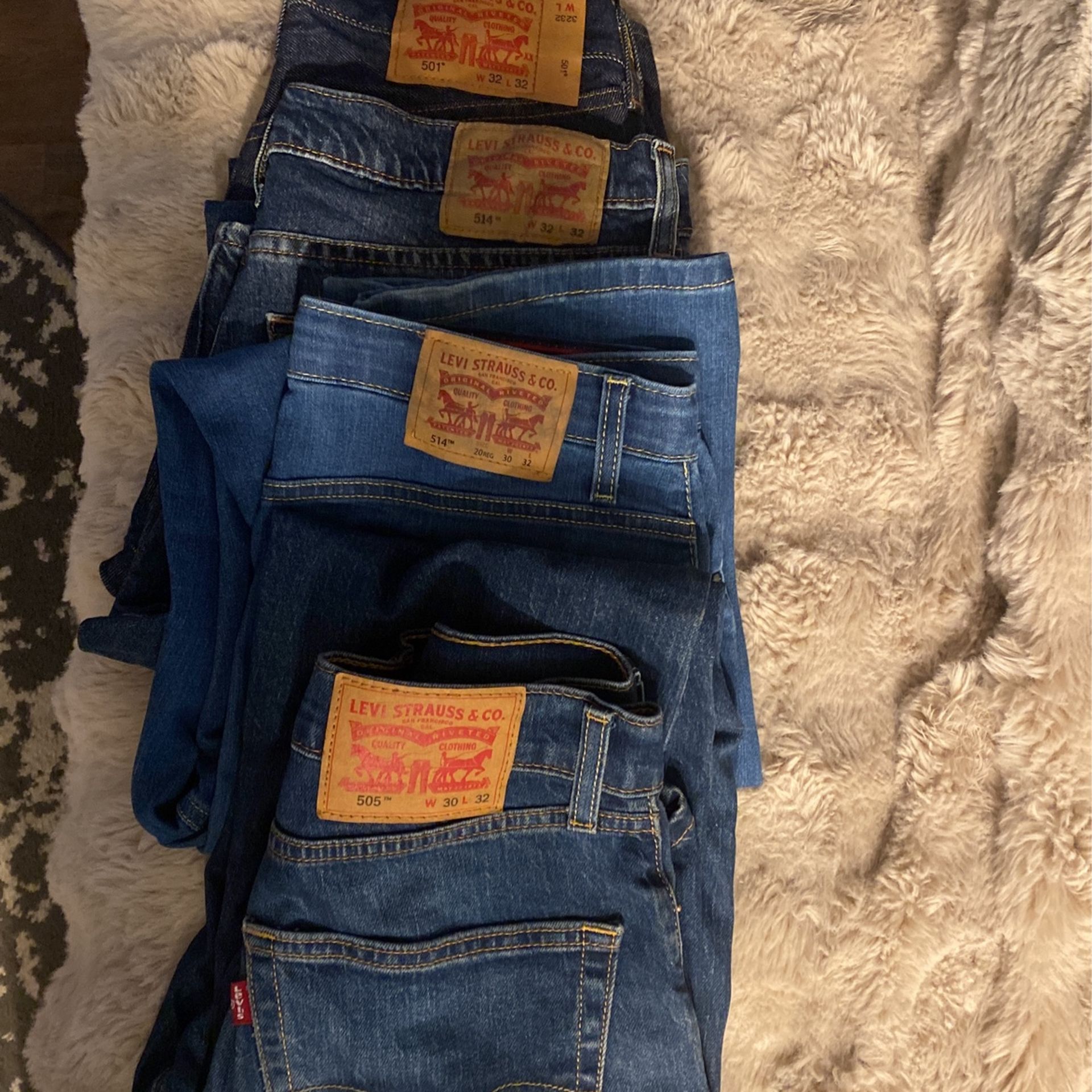 Levi 30, 32 2 pair 32, 32 2 pairs $30.00 All