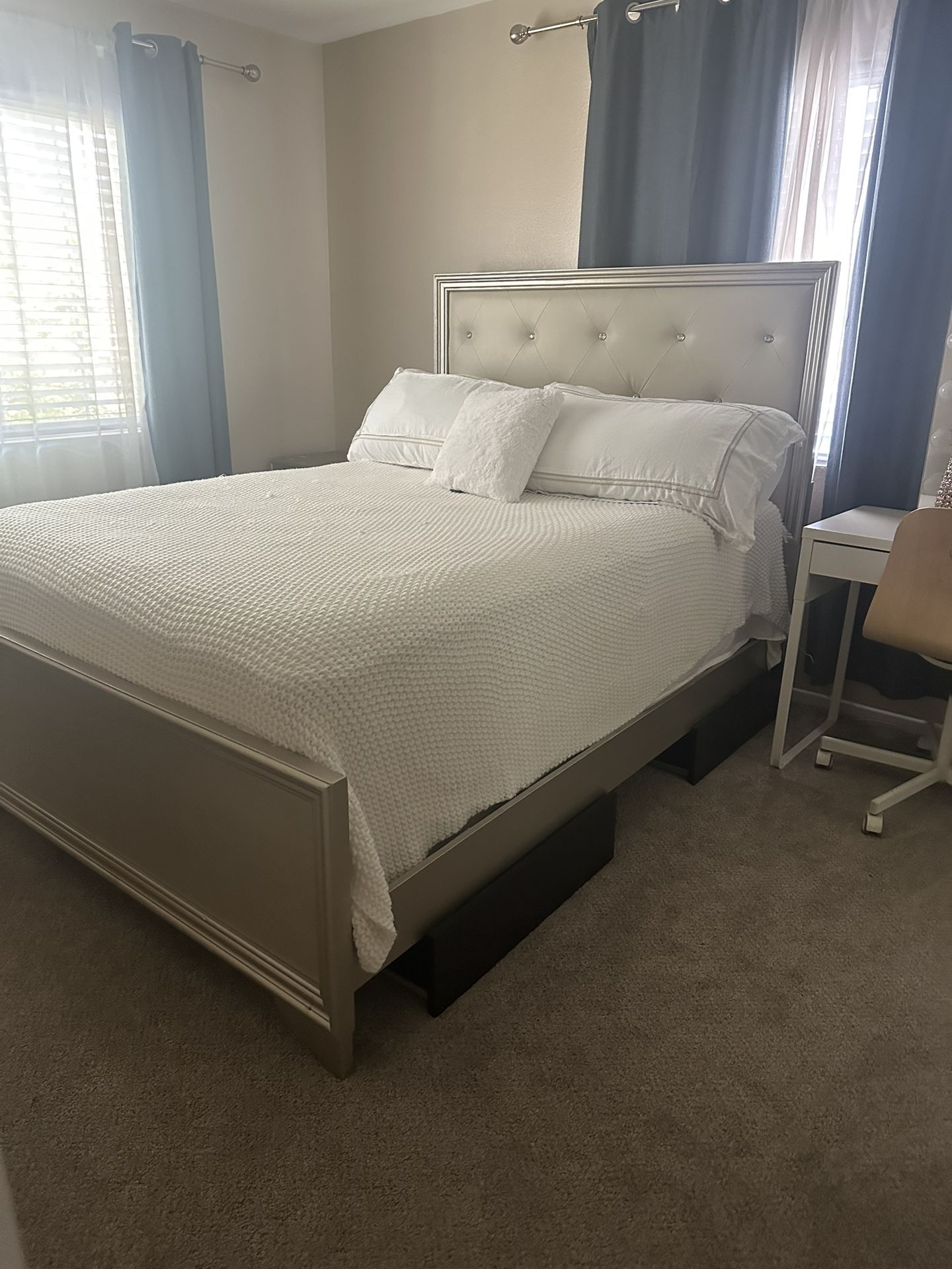 Queen Bedroom Set