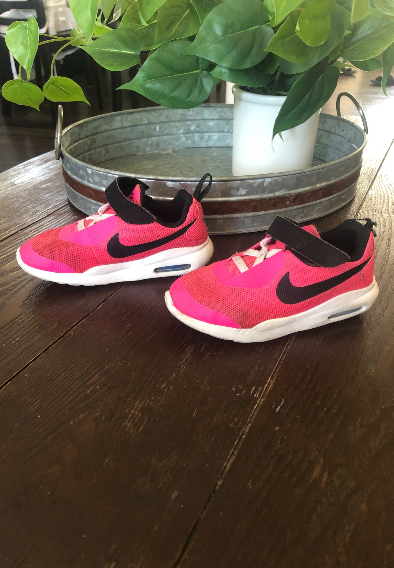 Nike toddler shoe 8.5