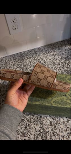Gucci slides women