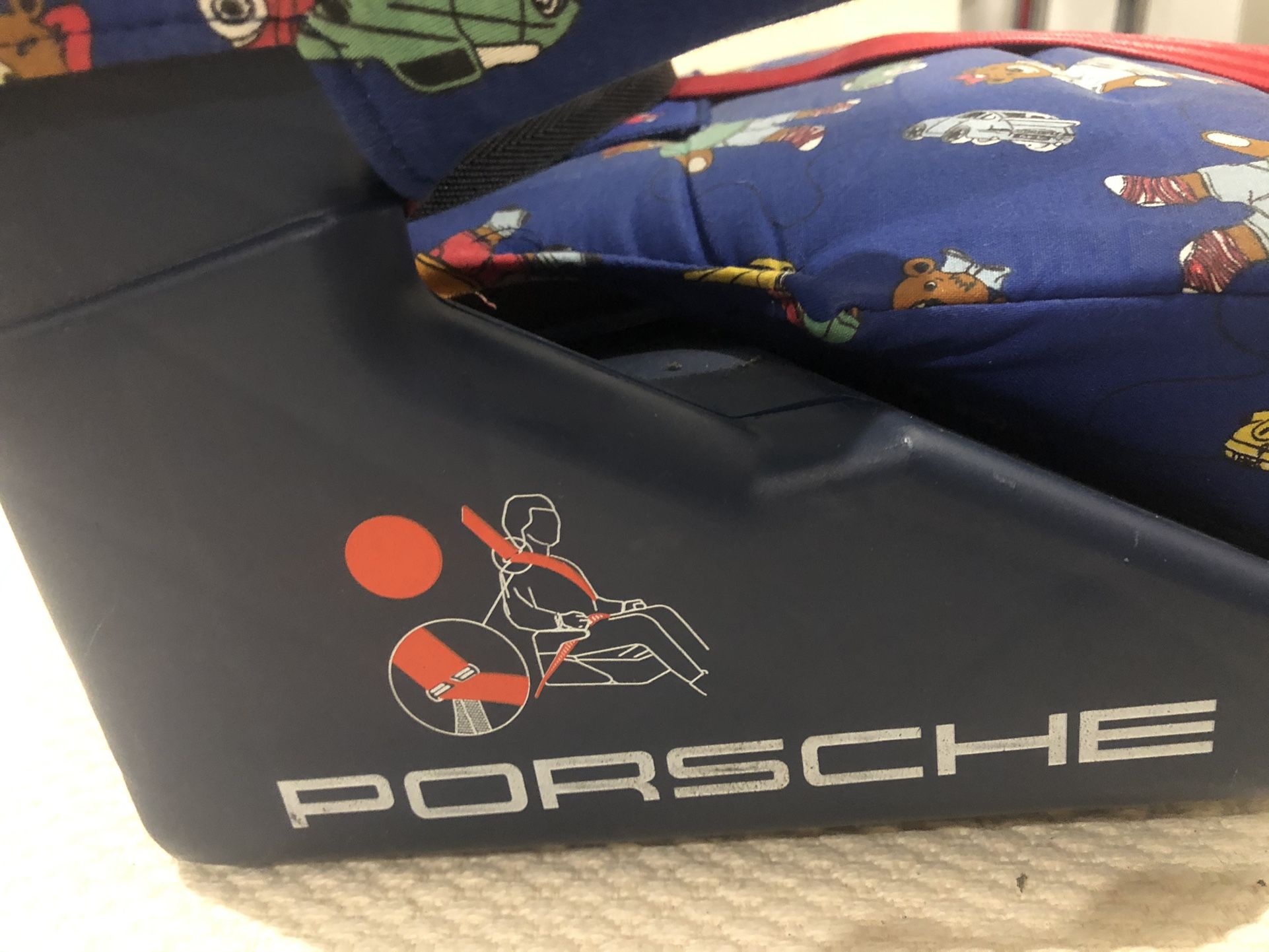 Child car seat by Porsche.yy