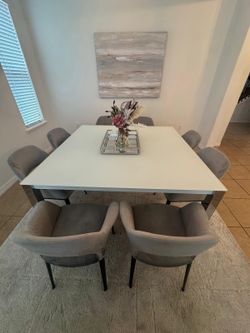 Dining Table Set with 8 Chairs – Excellent Condition
