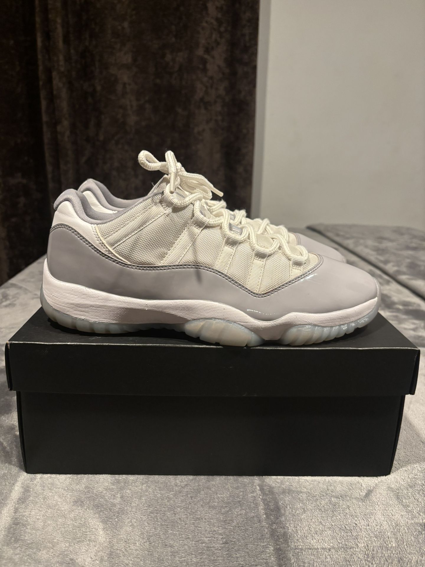 Jordan 11 Low Cement grey