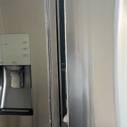 Samsung 4 doors refrigeraytor with metal cooling system.