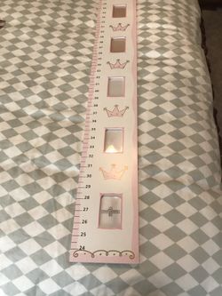 Girls growth chart with picture frames
