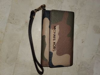 Army Michael Kors iPhone wallet