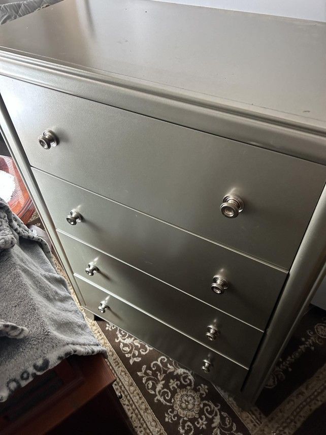 Queen Bedroom Set 350 Or Best Offer