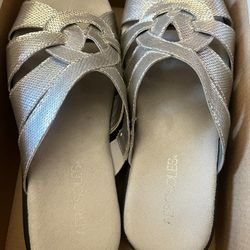 Womens Silver Sandal Size 7.5