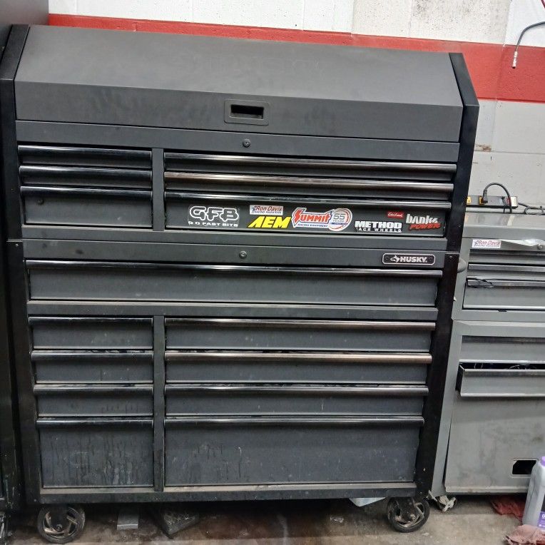 Husky 52 In Tool Box 